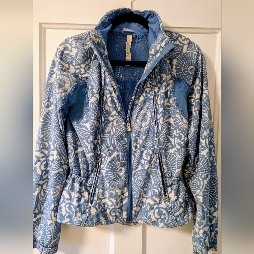 Lululemon Athletica Blue and White Patterned Utility Jacket